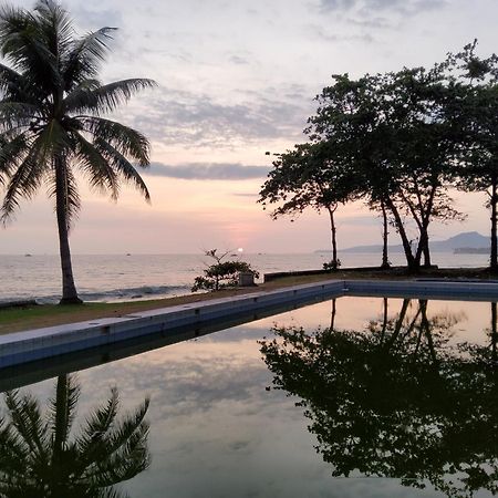 Hotel Kumala Samudra Cikakak 外观 照片