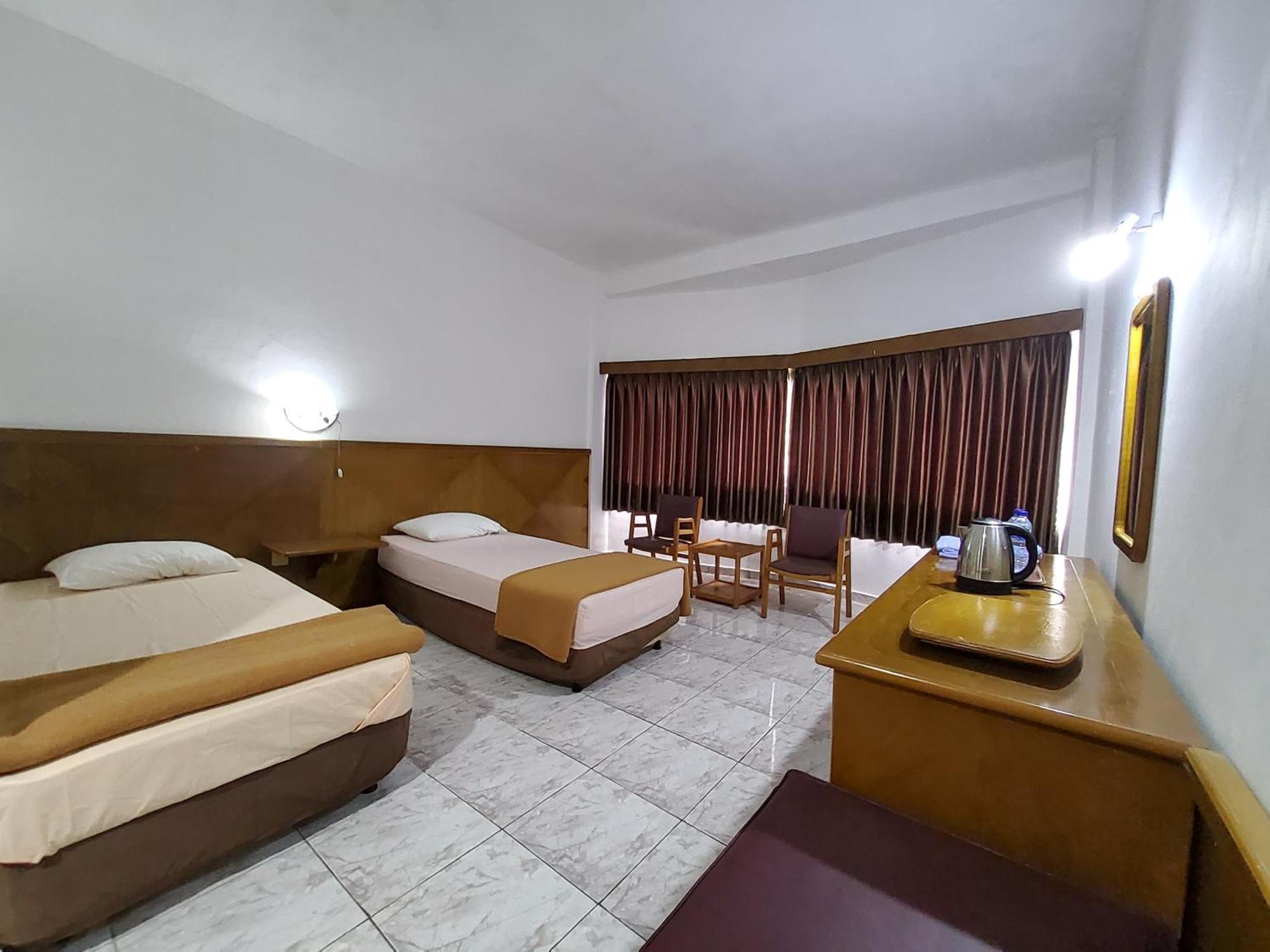 Hotel Kumala Samudra Cikakak 外观 照片